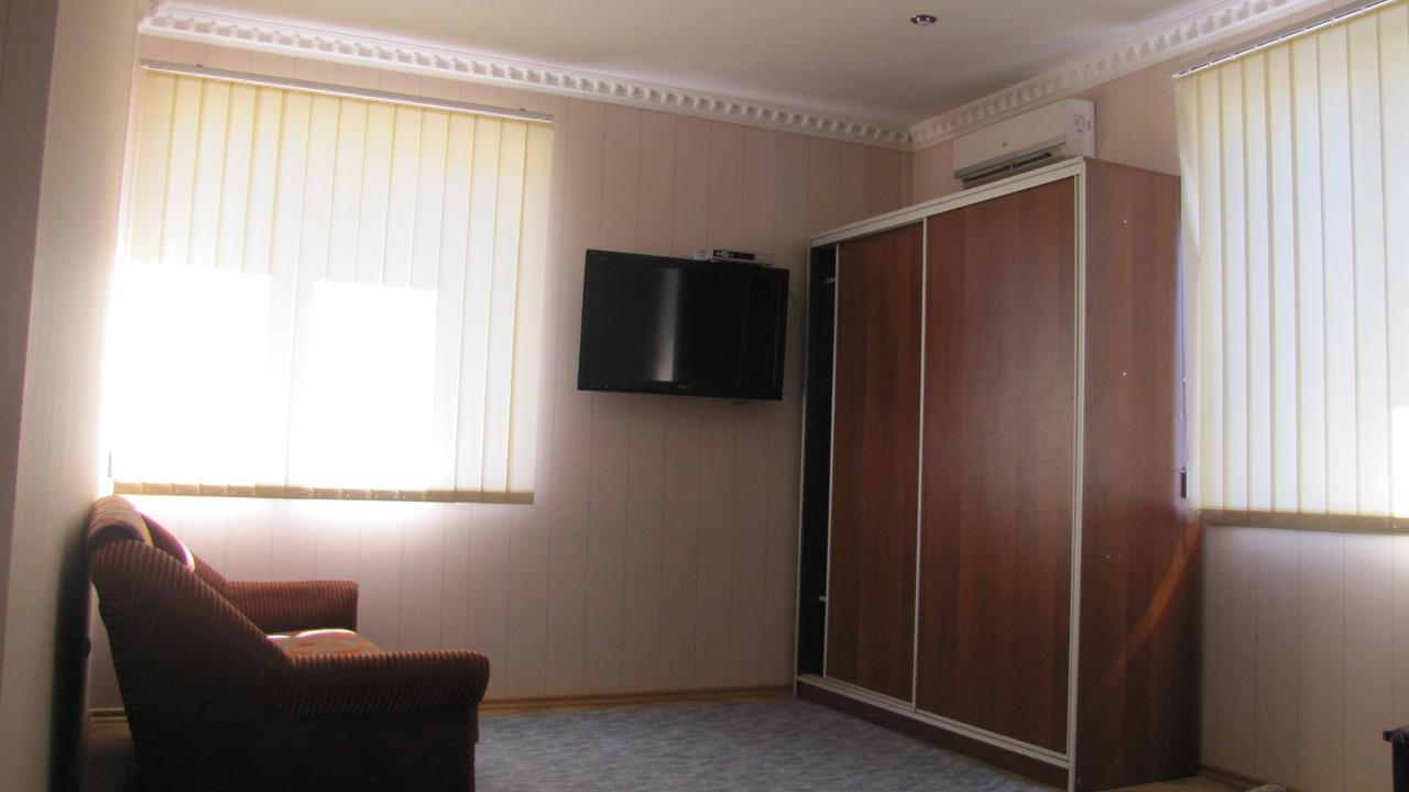 Mini Hotel Leon Лалово Экстерьер фото